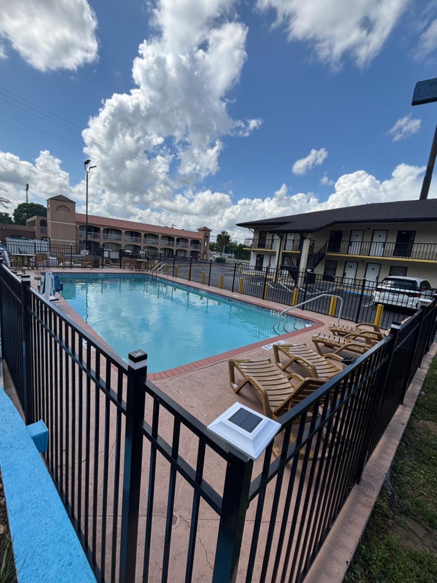 High Springs Inn Soon To Be Clarion Pointe Alachua Exterior foto