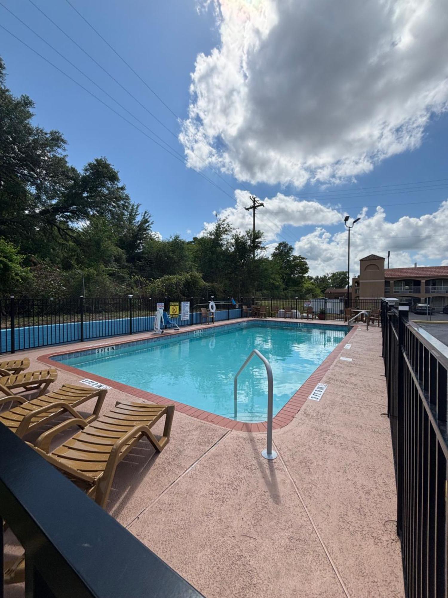 High Springs Inn Soon To Be Clarion Pointe Alachua Exterior foto