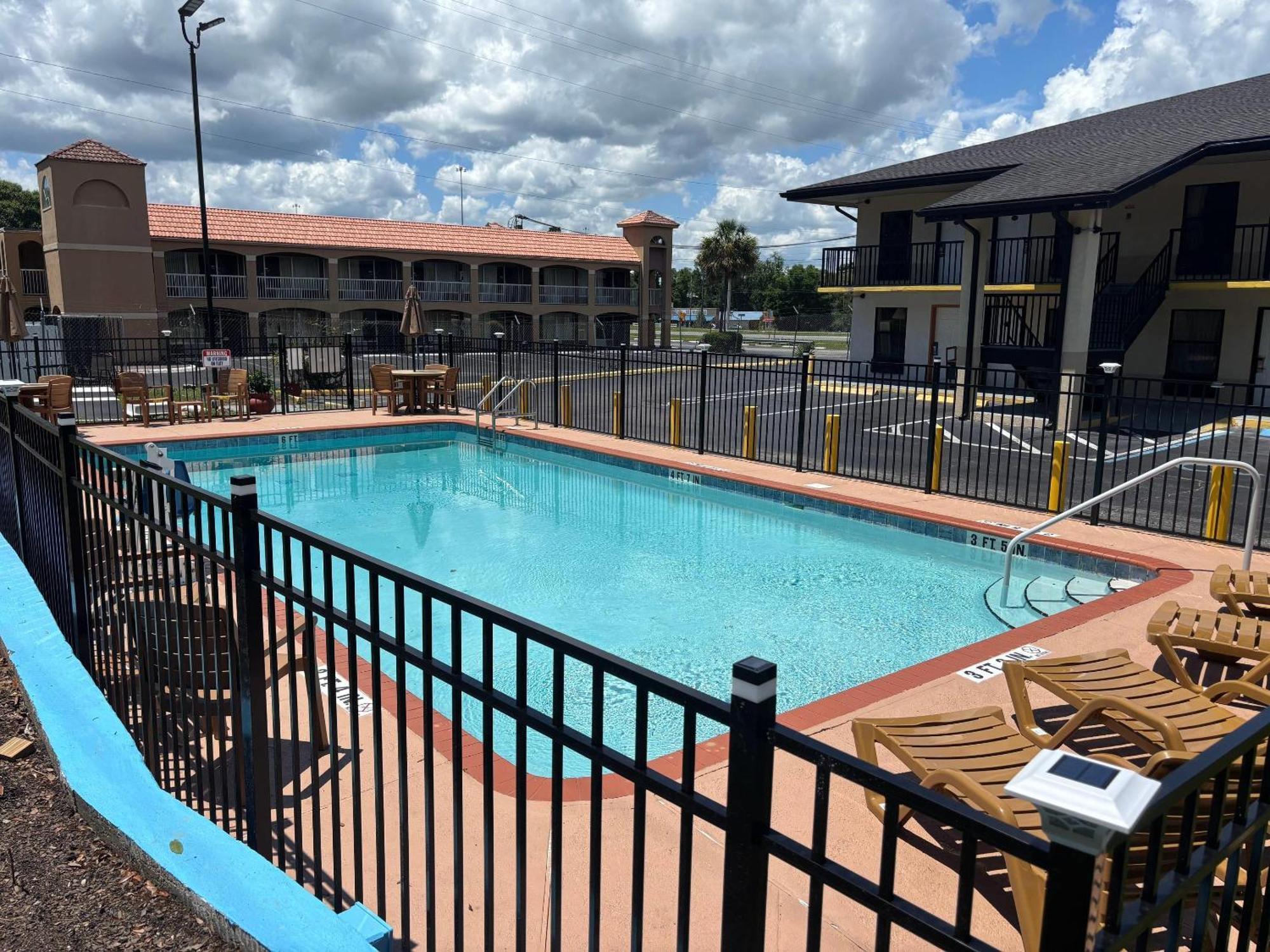 High Springs Inn Soon To Be Clarion Pointe Alachua Exterior foto